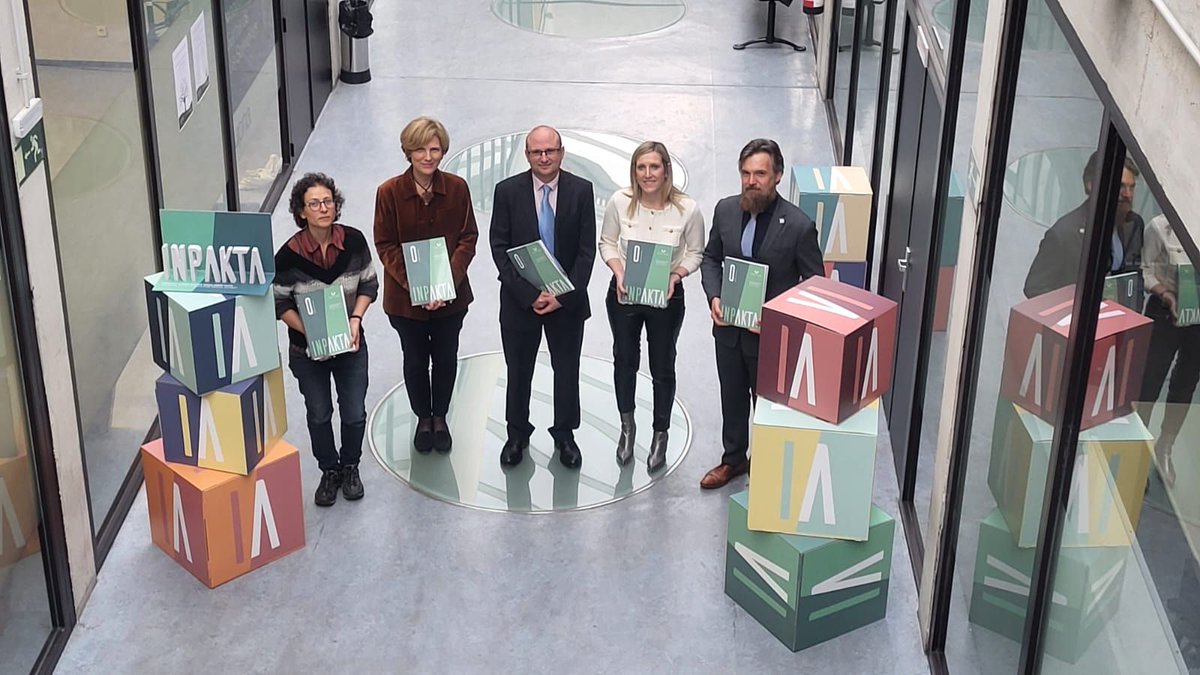 arantzazulab's tweet photo. 💥The #InpAkta magazine was presented in Pamplona, Baiona and Bilbao!
💬Created with the aim of disseminating in society research with social impact and supported by 22 local organisations. ✨Proud to promote the project, a great opportunity to disseminate scientific knowledge! https://t.co/l6O1UmHuUm