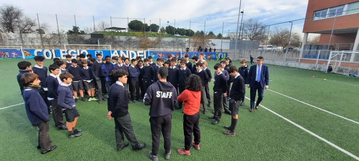 AndelColegio's tweet photo. 🏉 ¡Nuestros alumnos de 1° ESO el lunes y los de 2° ESO el martes de la semana pasada, recibieron formación en este apasionante deporte!

#DeporteEscolar #RugbyTag #DiversionEnElColegio https://t.co/5meys5Clwx