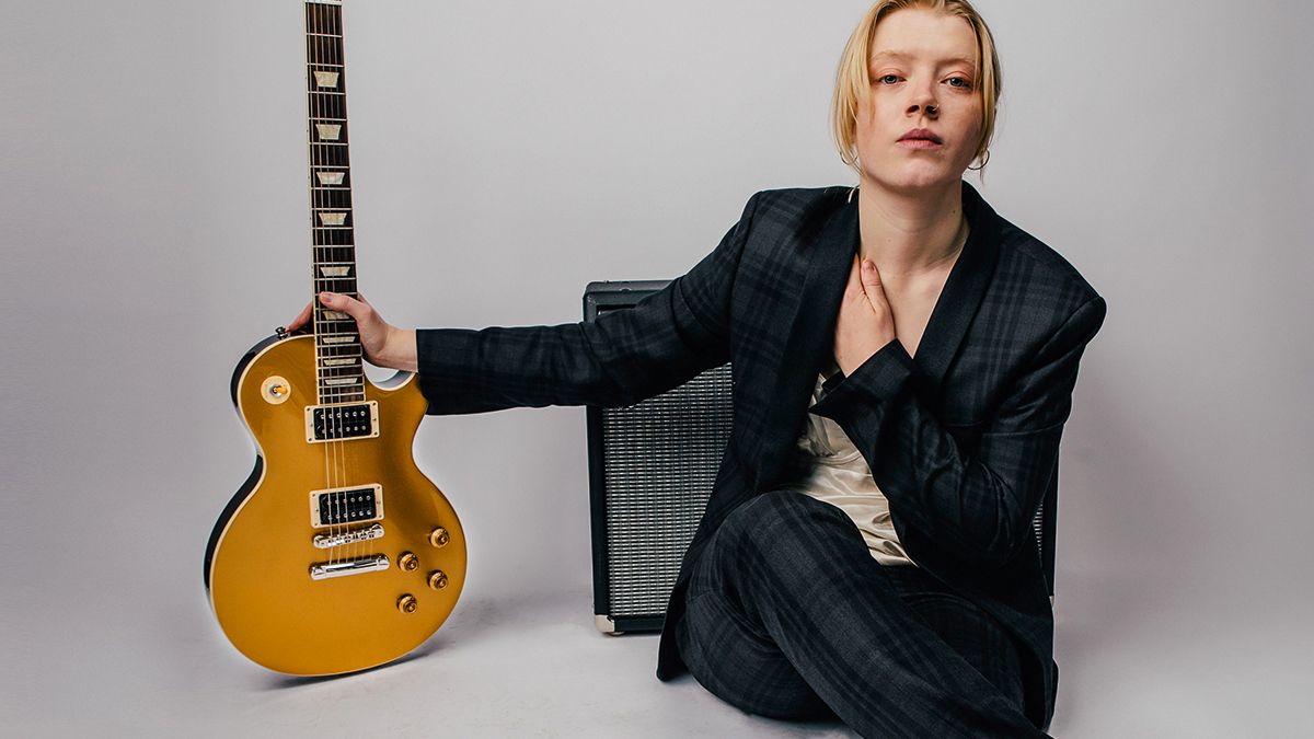 “I love Gibson – I always have. Even though people like Slash play Les Pauls, for me they work better in a jazzier sound-world”: Jimmy Page was bowled over by her playing. Now Rosie Frater-Taylor is injecting jazz solos into pop for an all-new sound trib.al/vaibrHL
