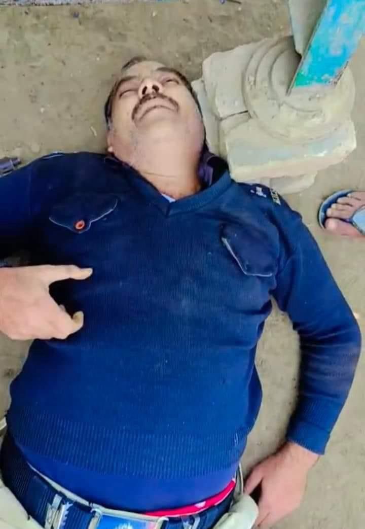 UmairLashary's tweet photo. The tragic loss of ASI Sultan Shah and a member of the Chandio family in Larkana is unacceptable. Political violence has no place in our society. #JusticeForHassanChandio #ASISultanShah
@BBhuttoZardari @irfanbalochpsp @MuradAliShahPPP @DeputyLarkano @PPPDisttLarkana https://t.co/3jIkmj87IU