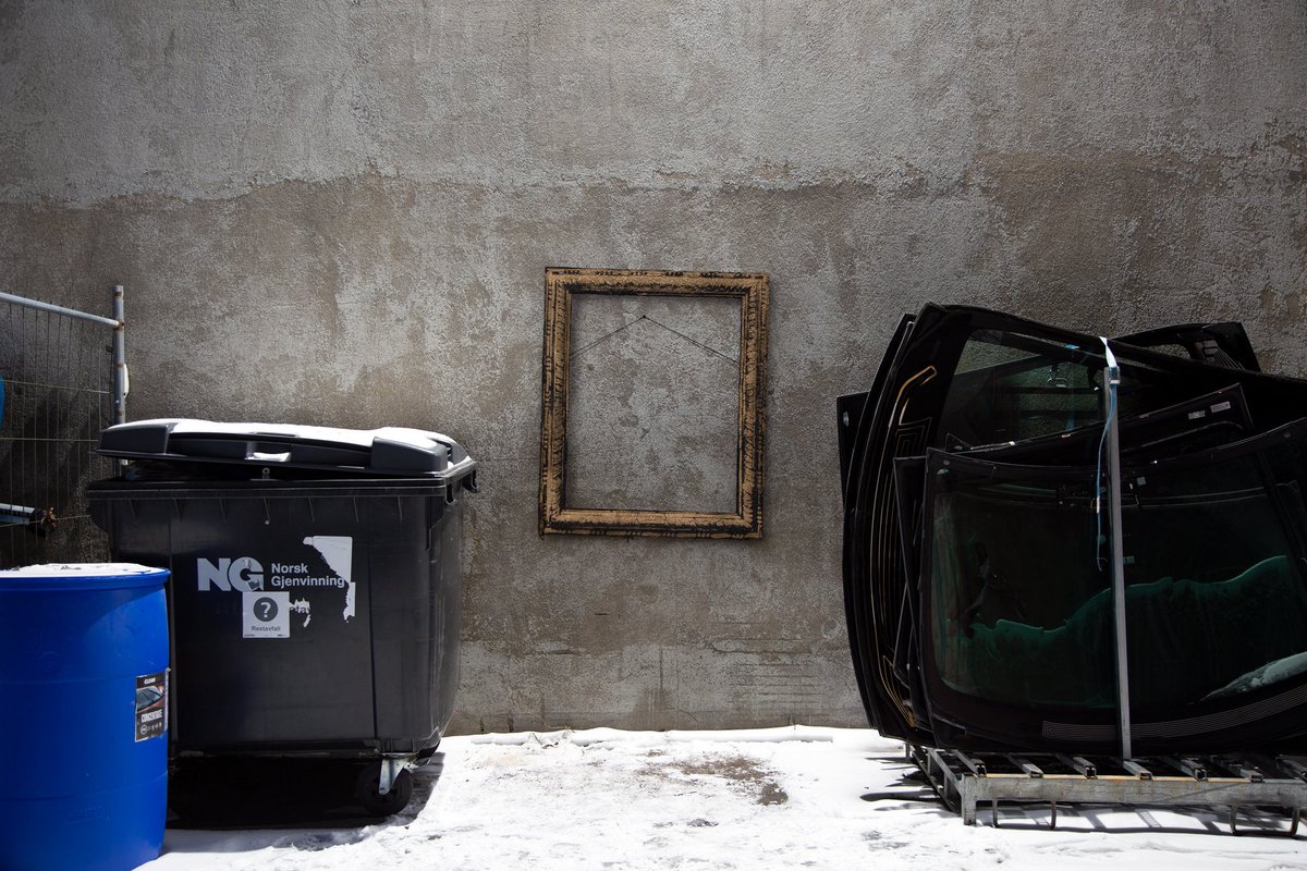 …on the streets of Oslo, NO

Today, 30 years ago on February 12th 1994, two men broke into the National Gallery in Oslo, and stole its version of "The Scream".

#scream #theft #edvardmunch #urbanart #stencilart #streetart #bydotdotdot #dotdotdot