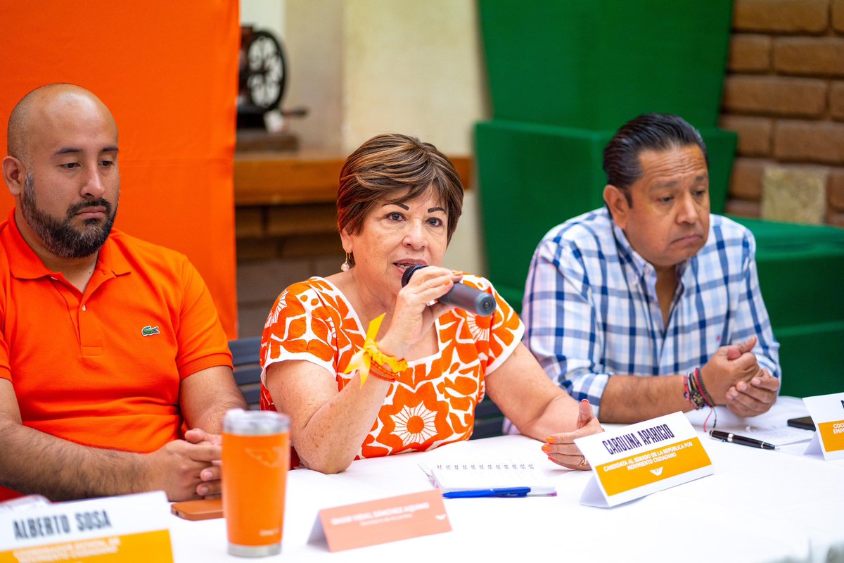 Muchas gracias amiga <a href="/IvonneOP/">Ivonne Ortega</a> por el respaldo para caminar juntas y juntos al Senado. 
Agradezco a los medios de comunicación quienes nos acompañaron esta mañana para presentar a las y los que integramos el proyecto de <a href="/MovCiudadanoMX/">Movimiento Ciudadano | Movimiento Naranja</a>.

¡Vamos a pintar a Oaxaca de #Naranja🟠!