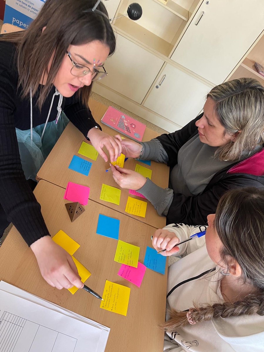 montessorirubi's tweet image. Formació FAIG. Al nostre centre el #programaFaig del @cesirecat es focalitza en el treball per #Projectes i com sempre, amb rigor, fent camí amb el nou currículum partint del que ja tenim. Amb un equip de mestres proactiu i compromès!!! 💪🔝
#ConnectatalMontessori #Rubicity