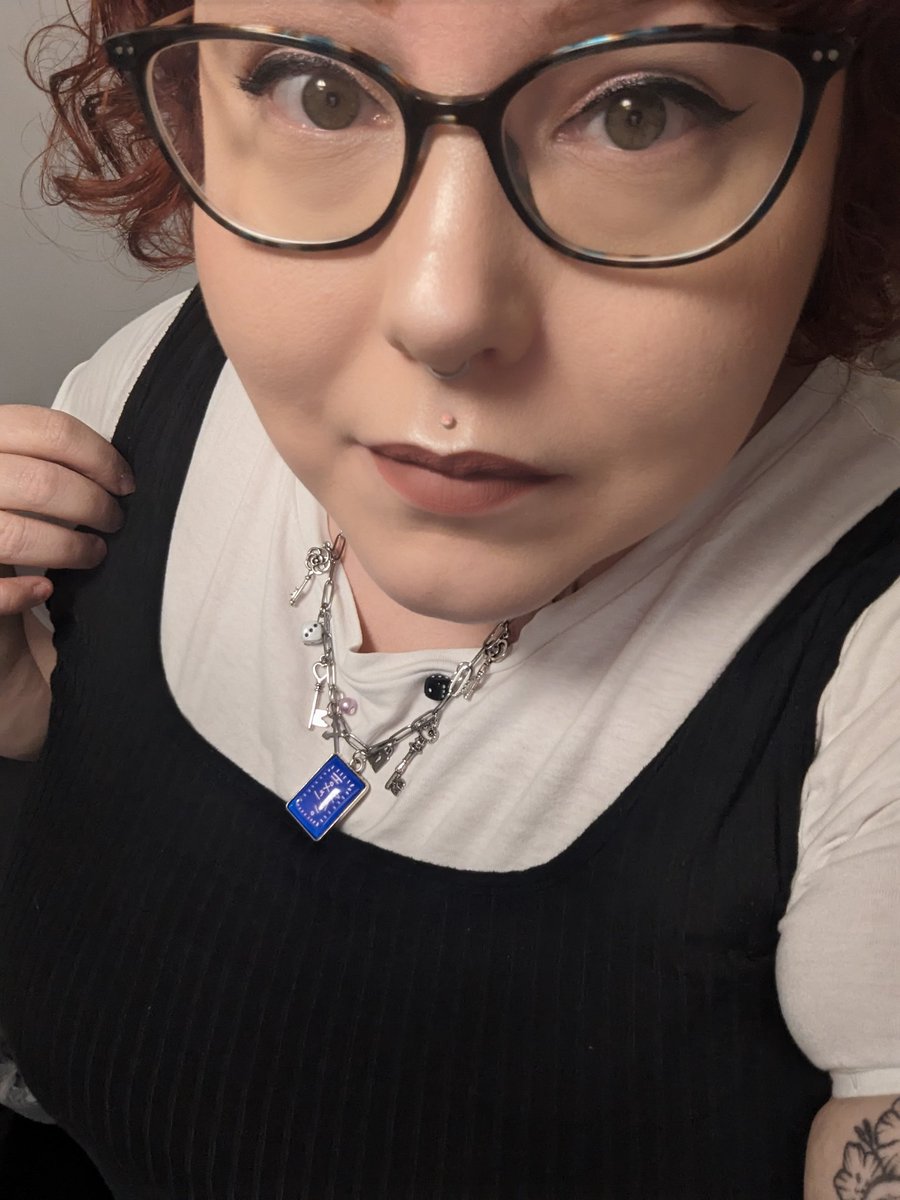 egginabun's tweet photo. #mgkfansareugly...where? 🤔 https://t.co/EIri5Li2K7