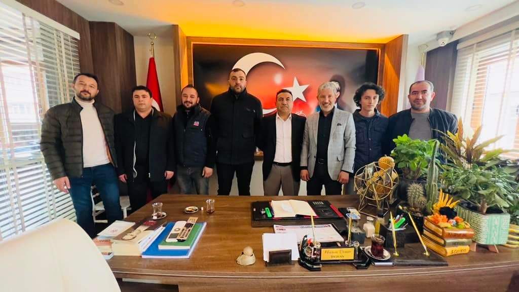 Akpartibanaz's tweet photo. İlçe Başkanımız @muraterdogan_64 Belediye Başkan Adayımız @CevizciMehmet64 ve Yönetim Kurulu Üyelerimizle birlikte Esnaf Kefalet Odası Başkanı Mustafa Şahin'i Esnaf ve Sanatkarlar Odası Başkanı Hasan Çallı'yı makamında ziyarette bundular.
@AbdlkadirKln9 @akparti_usak 
@Akparti https://t.co/kC2hb58Ed3