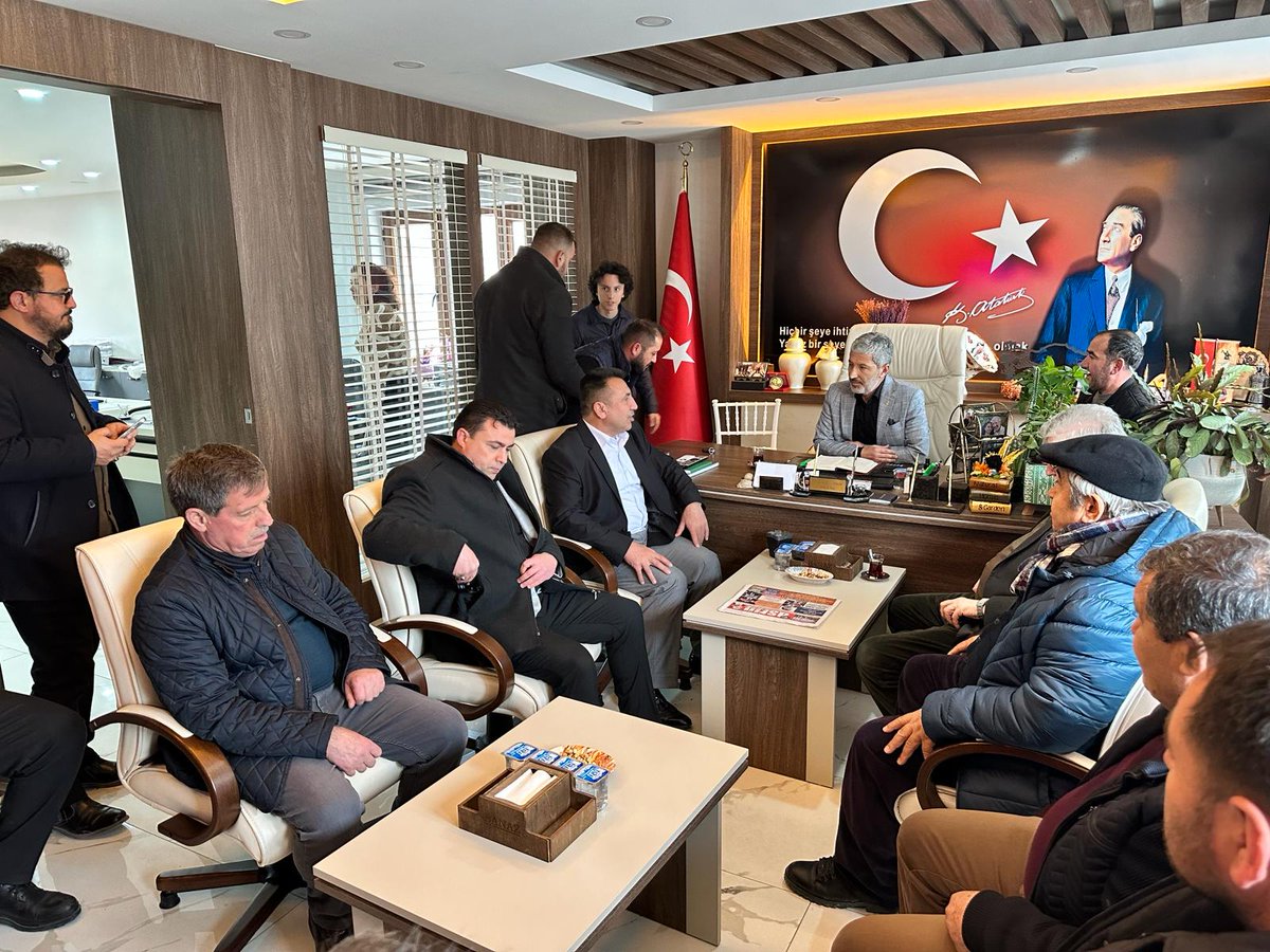 İlçe Başkanımız <a href="/muraterdogan_64/">Murat Erdoğan</a> Belediye Başkan Adayımız @CevizciMehmet64 ve Yönetim Kurulu Üyelerimizle birlikte Esnaf Kefalet Odası Başkanı Mustafa Şahin'i Esnaf ve Sanatkarlar Odası Başkanı Hasan Çallı'yı makamında ziyarette bundular.
<a href="/AbdlkadirKln9/">Abdülkadir Kılınç</a> <a href="/akparti_usak/">AK Parti Uşak</a> 
<a href="/Akparti/">AK Parti</a>