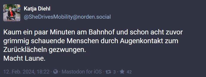 ebonyplusalki's tweet photo. "Großmutter, Großmutter, warum hast du so eine große Brille?"

"Damit ich die Leute auf dem Bahnsteig besser anstieren kann!"

#KatjaDiehl #BitteNicht https://t.co/lboCqyUjRZ