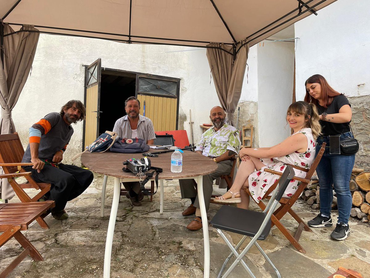 Efectivamente esta noche en <a href="/TelecincoCinema/">Telecinco Cinema</a> contaremos con otro capítulo de <a href="/elpuebloserie/">El pueblo</a> con un elenco de actores maravillosos. #elpueblot4 #comicos #actores #camaras #sonido #amor #cariño #humor #genios #actuacion #actriz #cariño #carcajada #teatro #cine #canciones #artista