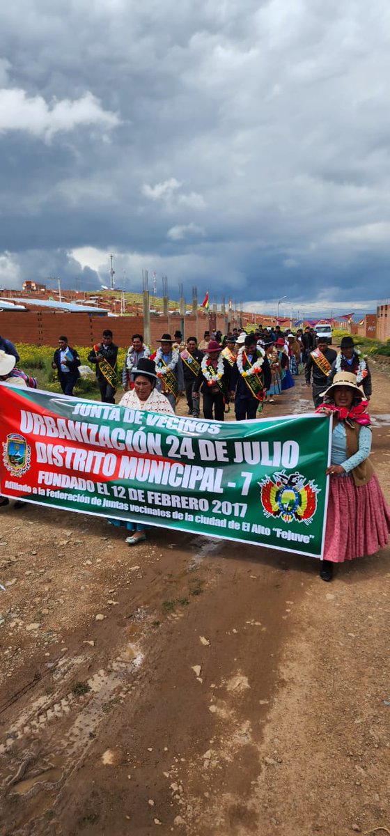 FabiolaConcejal's tweet photo. Este lunes participamos del programa de festejos del VIII aniversario de la urbanización 24 de Julio, ubicado en el #Distrito7 de la urbe alteña. El festejo inició con el desfile cívico y terminó con el tradicional apthapi. Que sea en buena hora hermanos! Felicidades! https://t.co/roCbx2K7ic