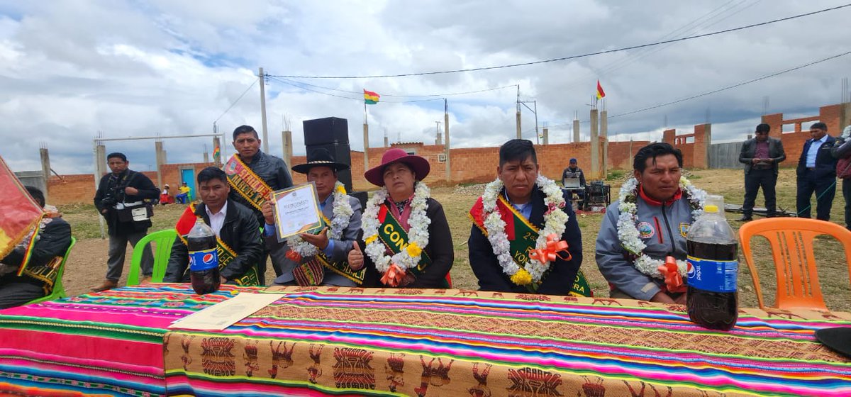 FabiolaConcejal's tweet photo. Este lunes participamos del programa de festejos del VIII aniversario de la urbanización 24 de Julio, ubicado en el #Distrito7 de la urbe alteña. El festejo inició con el desfile cívico y terminó con el tradicional apthapi. Que sea en buena hora hermanos! Felicidades! https://t.co/roCbx2K7ic