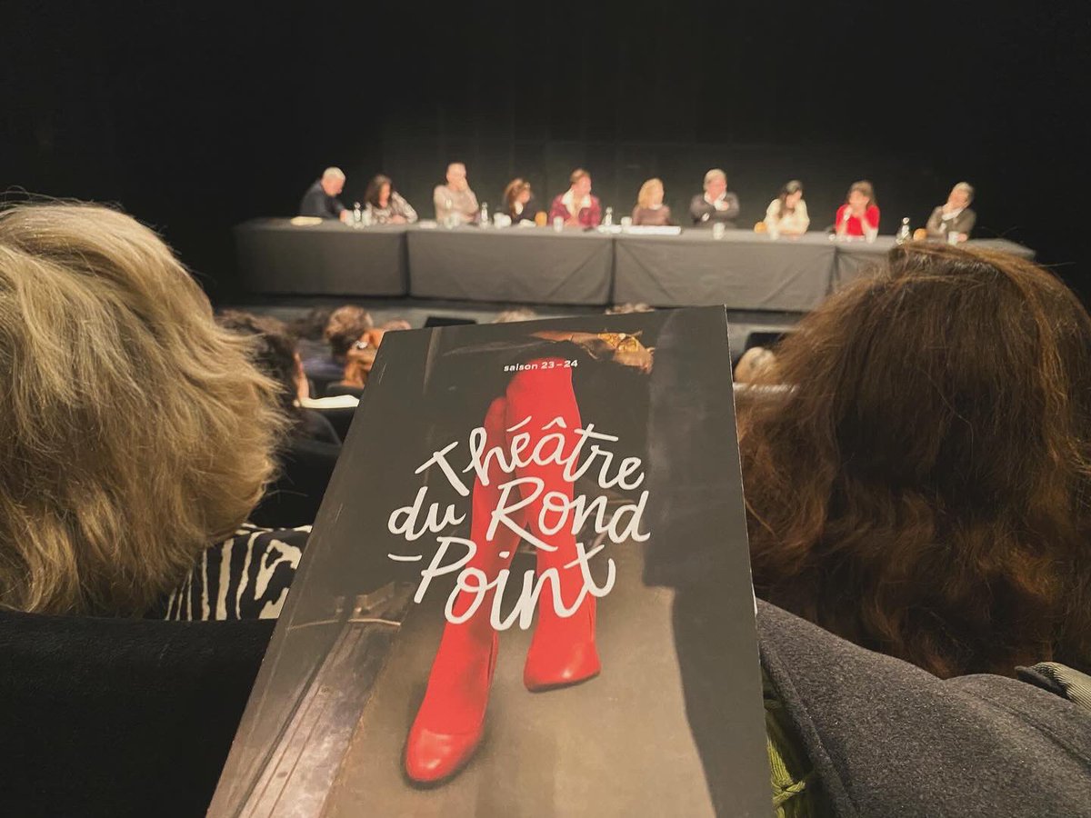 Passionnant débat  aujourd’hui au @RondPointParis sur le thème de théâtre public / théâtre privé animé avec brio par <a href="/Claire_Chazal/">Claire Chazal</a> . Un grand merci à <a href="/NuitdesMolieres/">Les Molières</a> et  <a href="/Jmdumontet/">Jean-Marc Dumontet</a> de favoriser ainsi ces rencontres qui permettent de mieux nous connaître.