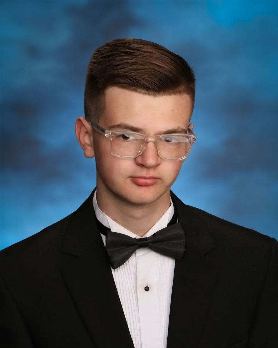 HhdsSchools's tweet photo. Senior Shoutouts: Vivienne Saunders, Jackson Longwell, Brooke Stuart, Jacob Bennett. #raiderseniors #classof2024 #raiderpride https://t.co/Aqy4LOAHA6