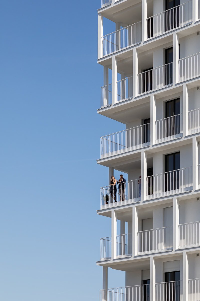 Arqenblanco's tweet photo. 170 viviendas y tiendas - Aires Mateus Arquitectos + Vincent Parreira Atelier Architecture AAVP
Imagen: Luc Boegly + Salem Mostefaoui
________________________________
#airesmateus #aavp #lucboegly #salemmostefaoui #paris #francia #arquitecturaenblanco #arquitectura #proyecto https://t.co/klIPOmHP2x
