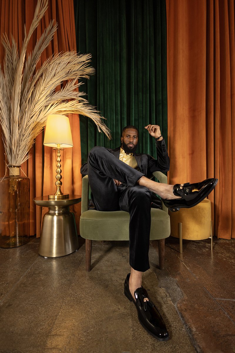 eraserstudiousa's tweet photo. Check out the @barabasmen Christmas 2023 Fashion Photography by creative direction of @iamalihoss and @eraserstudiousa. Captured by Sahab Zaribaf, this campaign showcases the latest trends in fashion.
#eraserstudio #ali_hoss #sanaz_mahdi #fashionstyle #fashionphotography https://t.co/v1jxdBnkOG