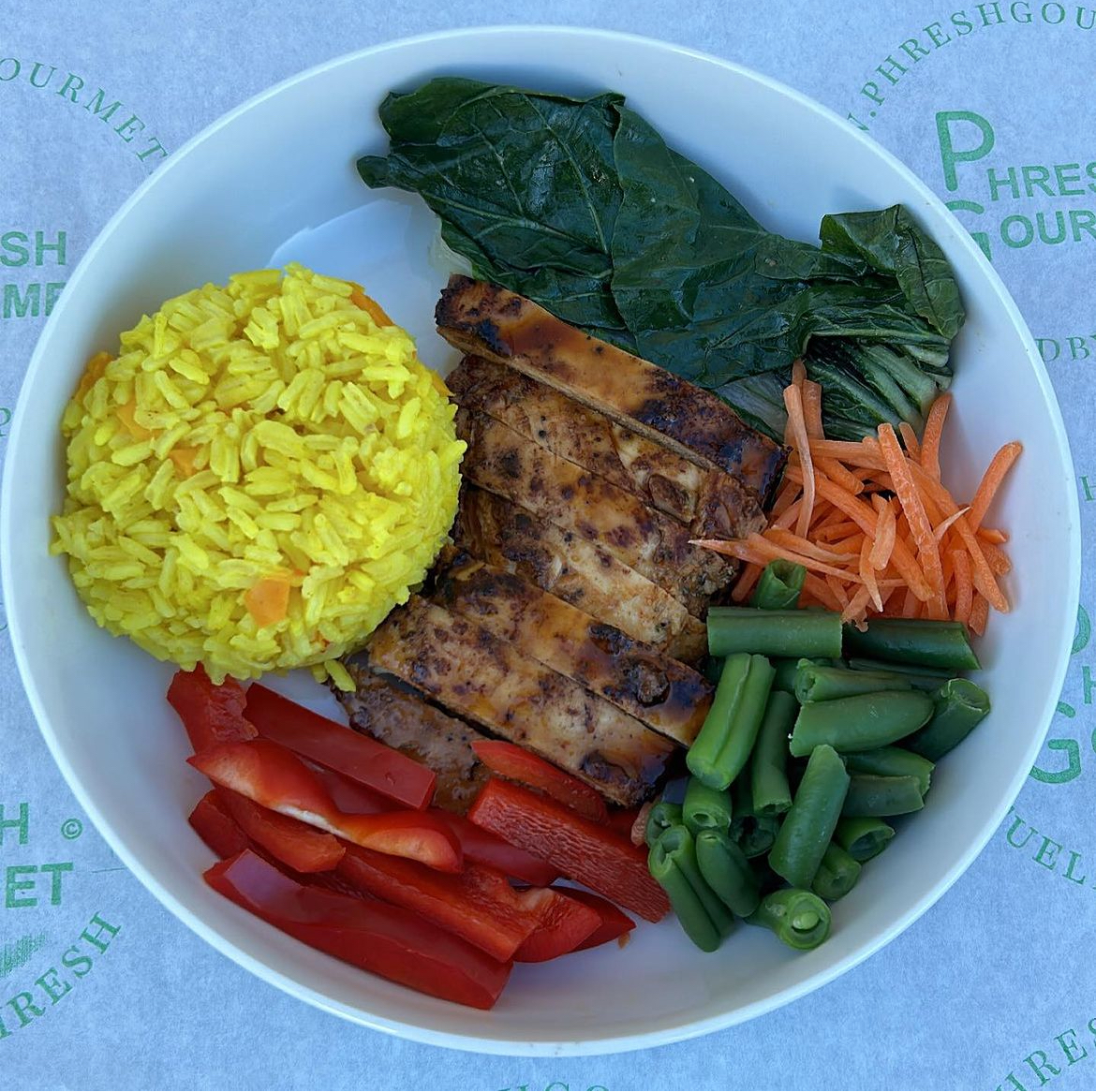 @phreshgourmet has meal prep solutions for every household! Their meal subscription plans make it easy for you to enjoy healthy food that tastes great without spending hours in the kitchen. Order your meals for delivery at phreshgourmet.com. 

📸: @phreshgourmet