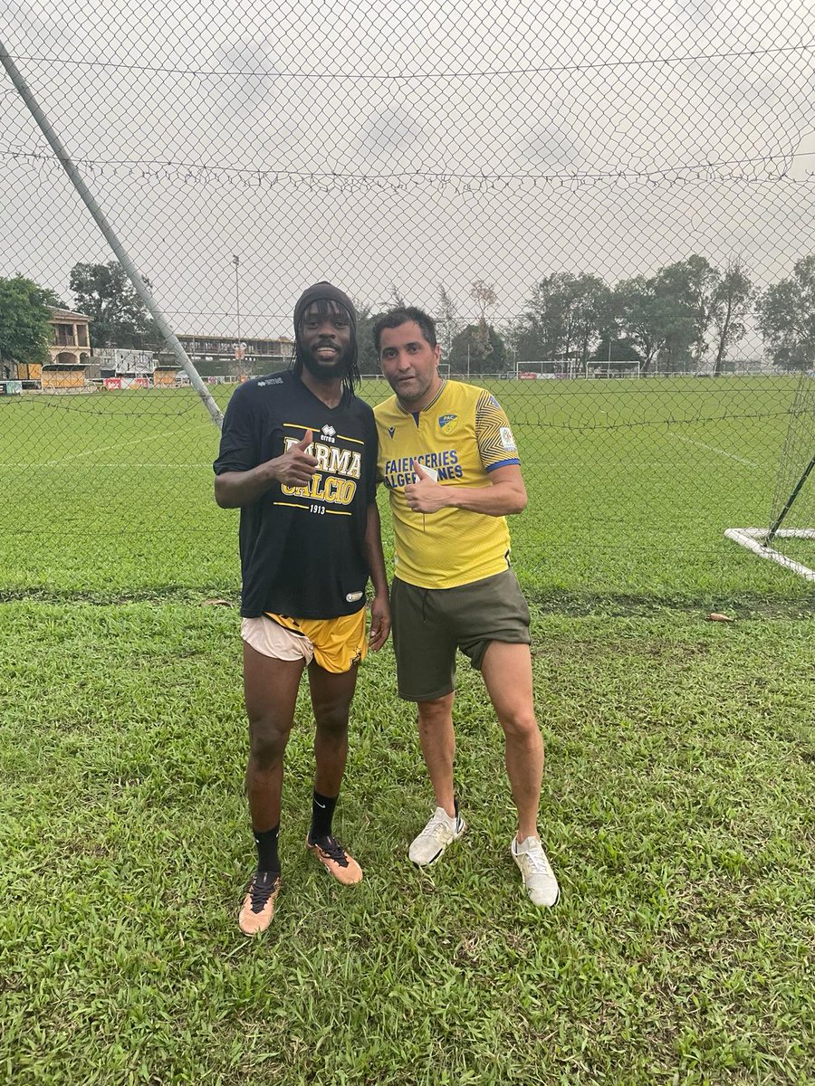 Nabil_djellit's tweet photo. Heureux d'avoir vécu cette #CAN2023 sur le plateau de @cplussportafr Que des bons souvenirs comme ce match improvisé avec Gervinho à Sol Béni au centre de l'ASEC. RDV au Maroc où j'annonce déjà que l'Algérie sortira des poules. Vous ne pourrez pas dire que je n'ai pas prévenu... https://t.co/4XKt3dU4nE