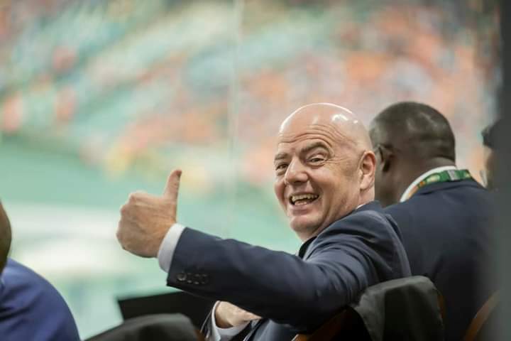 fridolinngoulou's tweet photo. #CAN23: Les vieux #ADO est fort. Félicitations pour la CAN de l'hospitalité.
C'est la photo 4 qui fait réfléchir 🤔🤔🤔 https://t.co/9hcwk7YXVH