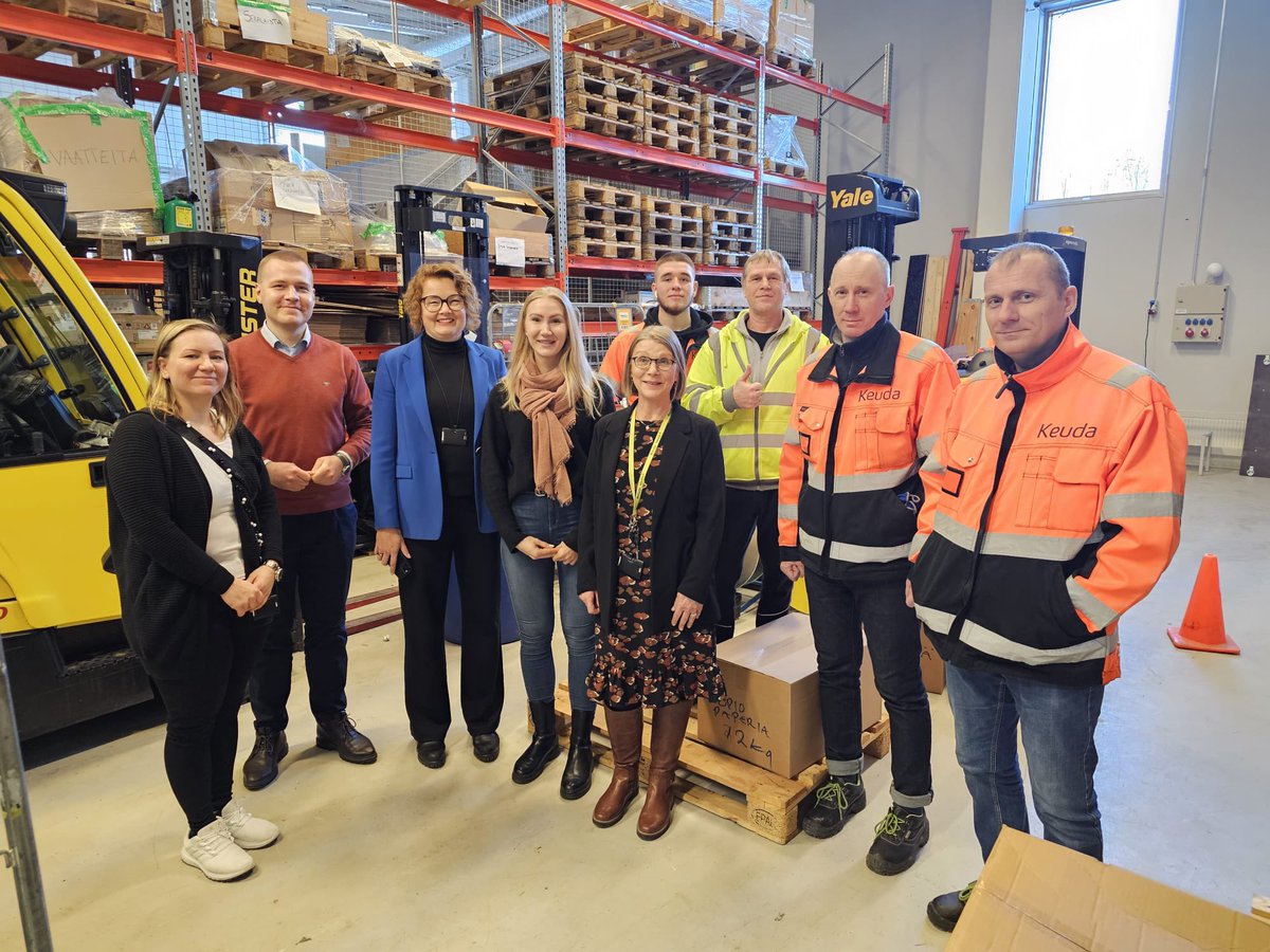 Riikka-M Yli-Suomu (@riikkamylisuomu) on Twitter photo Vieraita eduskunnasta. Teemana vieraskielisten #koulutus. <a href="/Keuda_Ammattiin/">Keuda</a> opiskelijoista 23 % on vieraskielisiä. Kasvua 2 v aikana 10 %-yks.
Ukrainalaisten koulutuksia esitteli upea opettajamme <a href="/JennaPerokorpi/">Jenna Perokorpi</a>
Kiitos <a href="/PeltonenEemeli/">Eemeli Peltonen</a> ja @pinjaperholehto
#ammatillinenkoulutus Vieraita eduskunnasta. Teemana vieraskielisten #koulutus. <a href="/Keuda_Ammattiin/">Keuda</a> opiskelijoista 23 % on vieraskielisiä. Kasvua 2 v aikana 10 %-yks.
Ukrainalaisten koulutuksia esitteli upea opettajamme <a href="/JennaPerokorpi/">Jenna Perokorpi</a>
Kiitos <a href="/PeltonenEemeli/">Eemeli Peltonen</a> ja @pinjaperholehto
#ammatillinenkoulutus