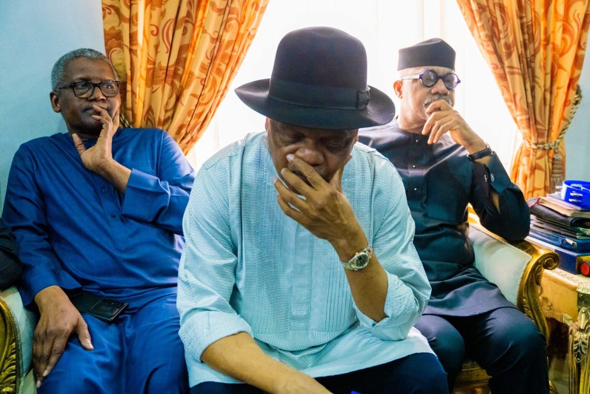 thecableng's tweet photo. PHOTOS: Aig-Imoukhuede, Dangote, Atedo Peterside visit Herbert Wigwe's parents | TheCable https://t.co/frX2iUcobI https://t.co/FzDjZc15qb