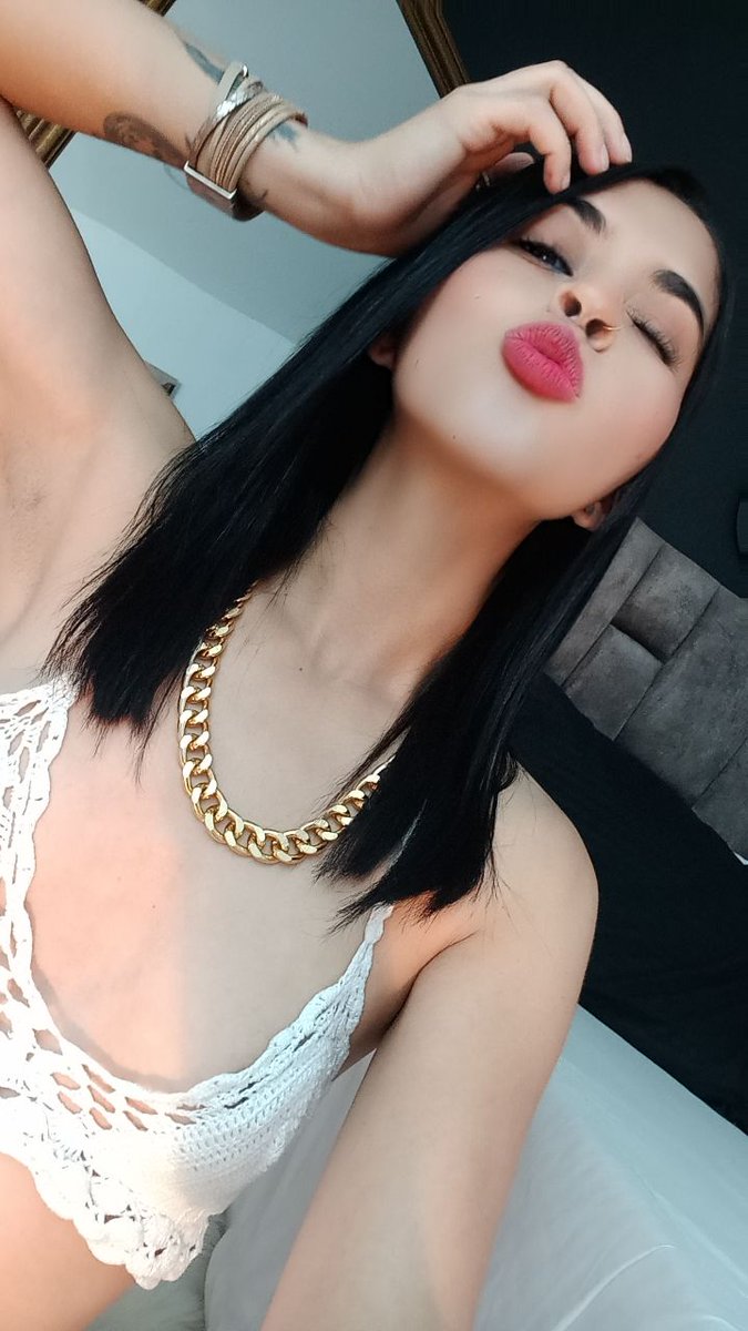 Asya_x_Moon's tweet photo. A Kiss! https://t.co/Y87v9Inmuo