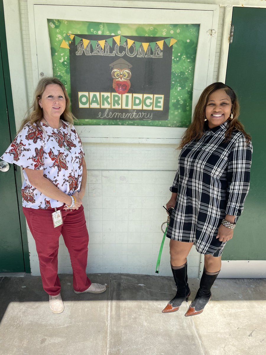 We had a great visit with Principal Pinder at Oakridge ES today. We had the pleasure of seeing the South Broward HS Lations in Action students working with the elementary students. It was also nice to stop in and say Hi to one of my former students, Cody Turman 😊.