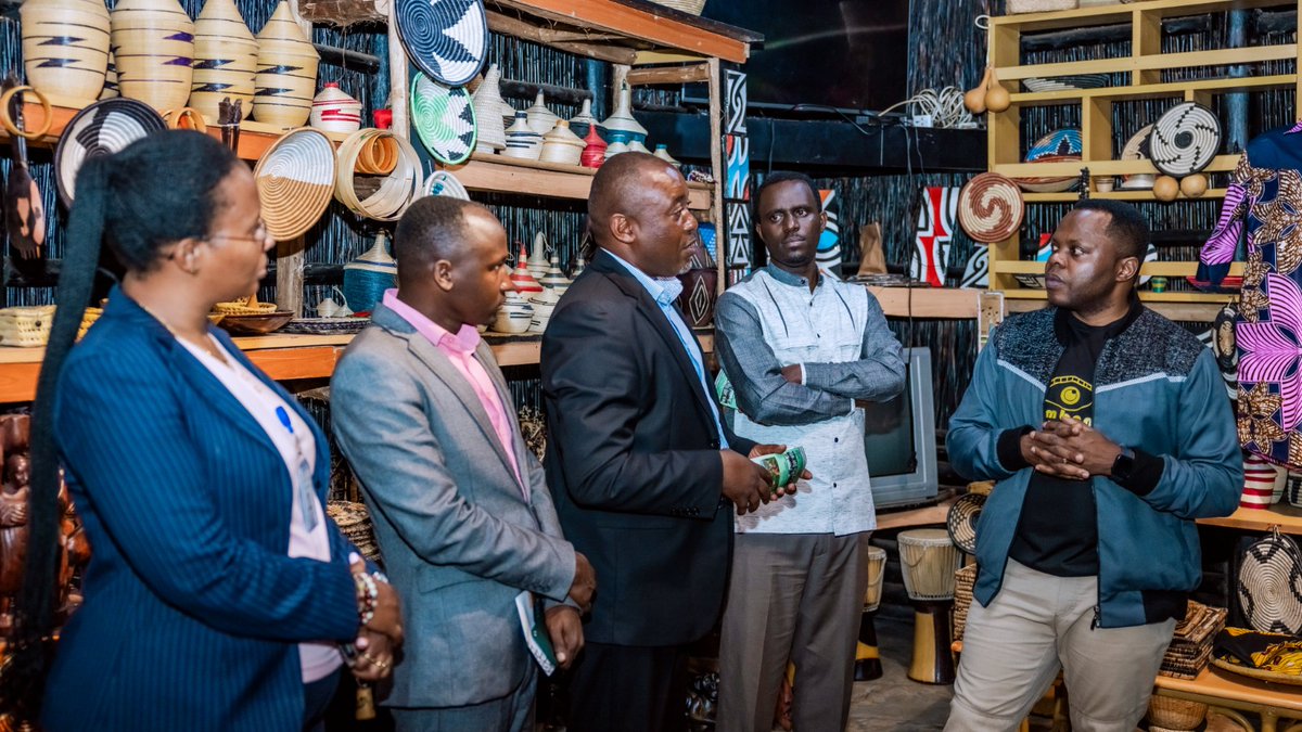 nyamashekenyc's tweet photo. Kuri uyu wa 12 Gashyantare 2024, Nyakubahwa minisitiri  @jnabdallah uyobora minisiteri y'urubyiruko n'iterambere ry'ubuhanzi yasuye akarere ka @Nyamasheke. Urugendo muri aka karere rukaba rwabaye umwanya mwiza wo guhura no kuganira n'urubyiruko ruri muri : https://t.co/JvMmSX6nKg