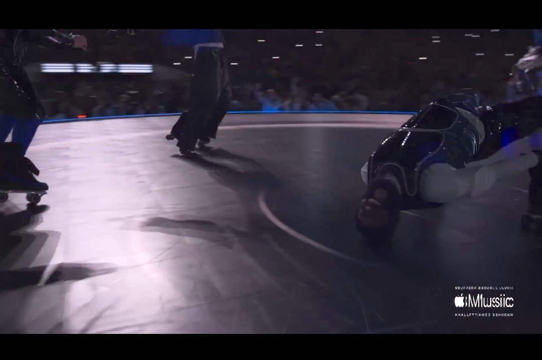 JGlezluis's tweet image. Lo de #UsherHalftime en la #SuperBowl y el baile con patines. Qué manera de moverse, por favor. Es que sigo en shock con el movimiento de uno de los bailarines 😲