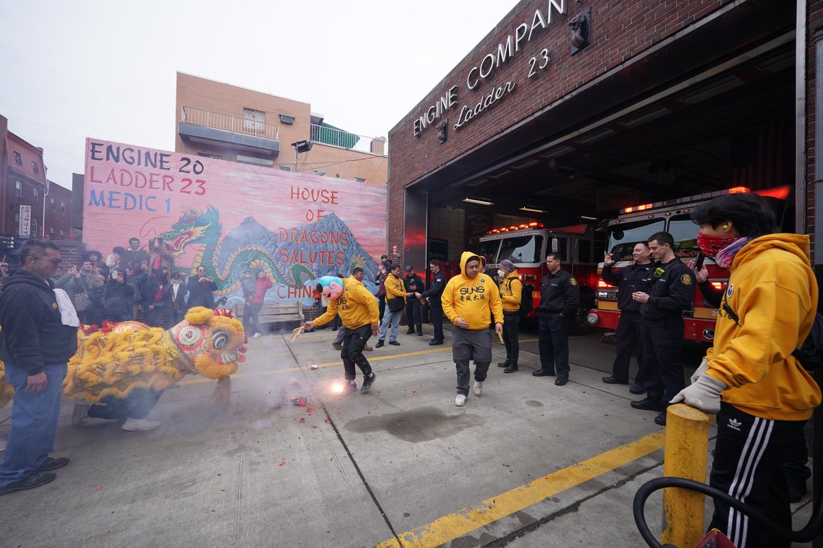 PhillyFireDept's tweet photo. Members of the House of Dragons (Engine 20/Ladder 23/Medic 1) helped ring in the Year of the Dragon with neighbors in Chinatown during the annual Lunar New Year celebration Sunday.🐉The new Engine 20 apparatus went into service this weekend as well.#Phillyfire 📷: Joe Kaczmarek https://t.co/0WWku7s0Ry