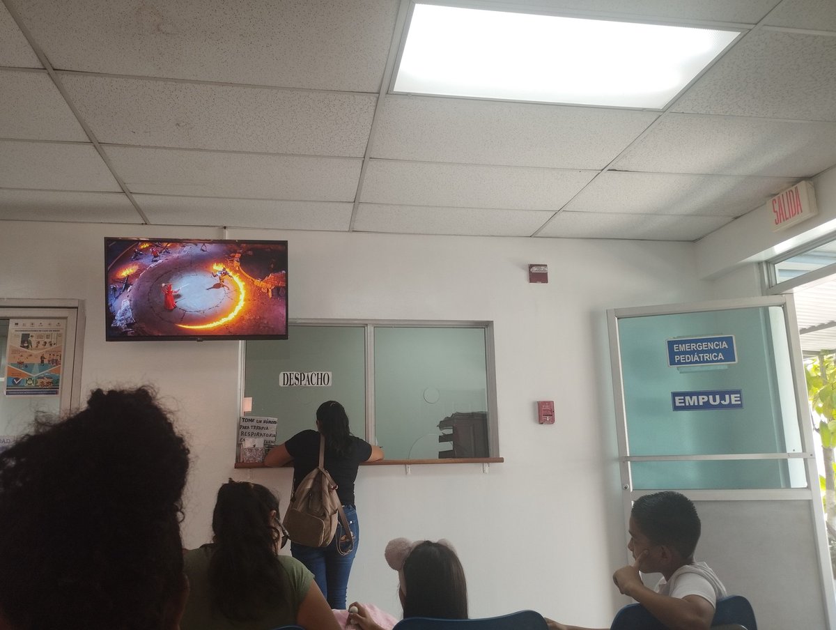 Xiomy_sol's tweet photo. @isss_gob_sv se les felicita en el área de emergencia de pediatría del ISSS de Ilopango por esta iniciativa de instalar un tv y ponerles películas a los niños, eso ayuda mucho para su ánimo cuando vienen enfermos. 💕 https://t.co/dOW6CXZpvM
