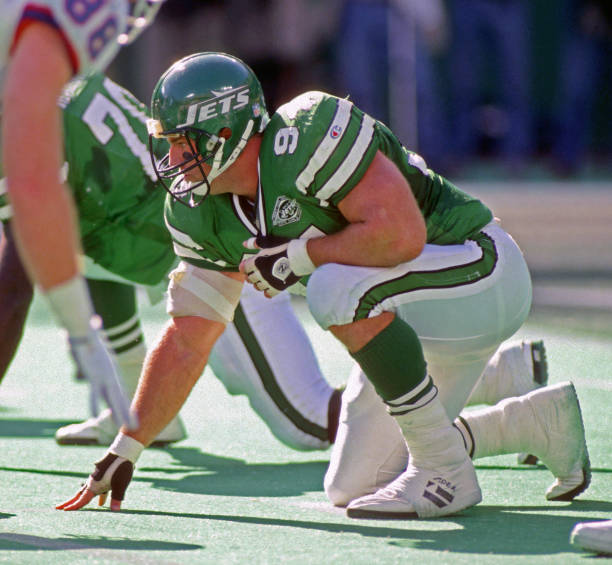 NY Old School: Scott Mersereau Scott was a gridiron star for Riverside HS (Yonkers). He went on to play collegiately at Southern Connecticut St. Mersereau was drafted by the Jets in 1987 (5th Round) & played his entire 7 year career there. #NYmade ⚫Career- 102 games & 19 Sacks