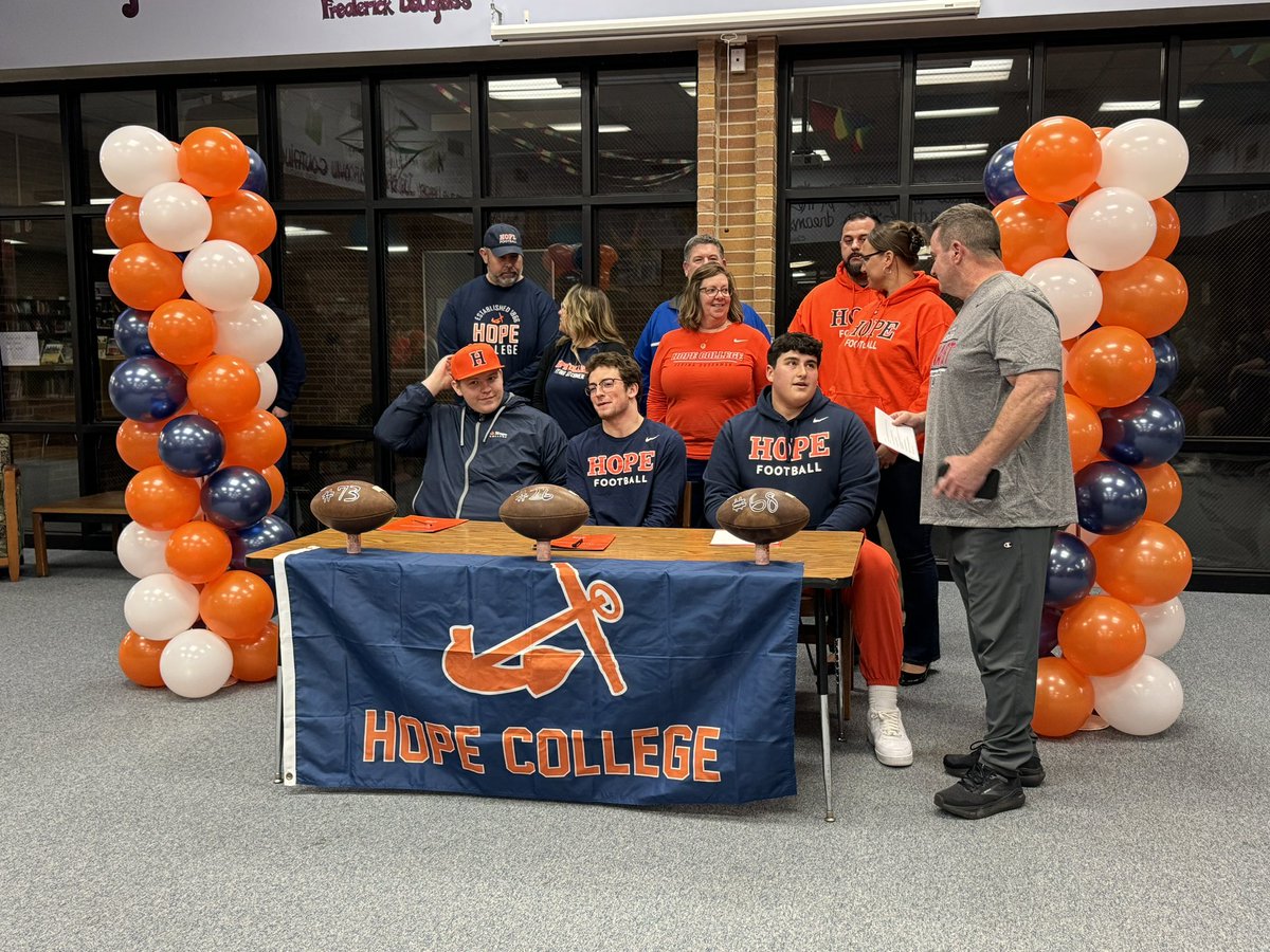 Three @MasonFootball2 players, including all-time leading rusher @ajmartel26 are signing their NLI’s today to further their playing careers in the fall at @HopeCollegeFB! Hear from them at 6/11 on @wilxTV 👍🏼