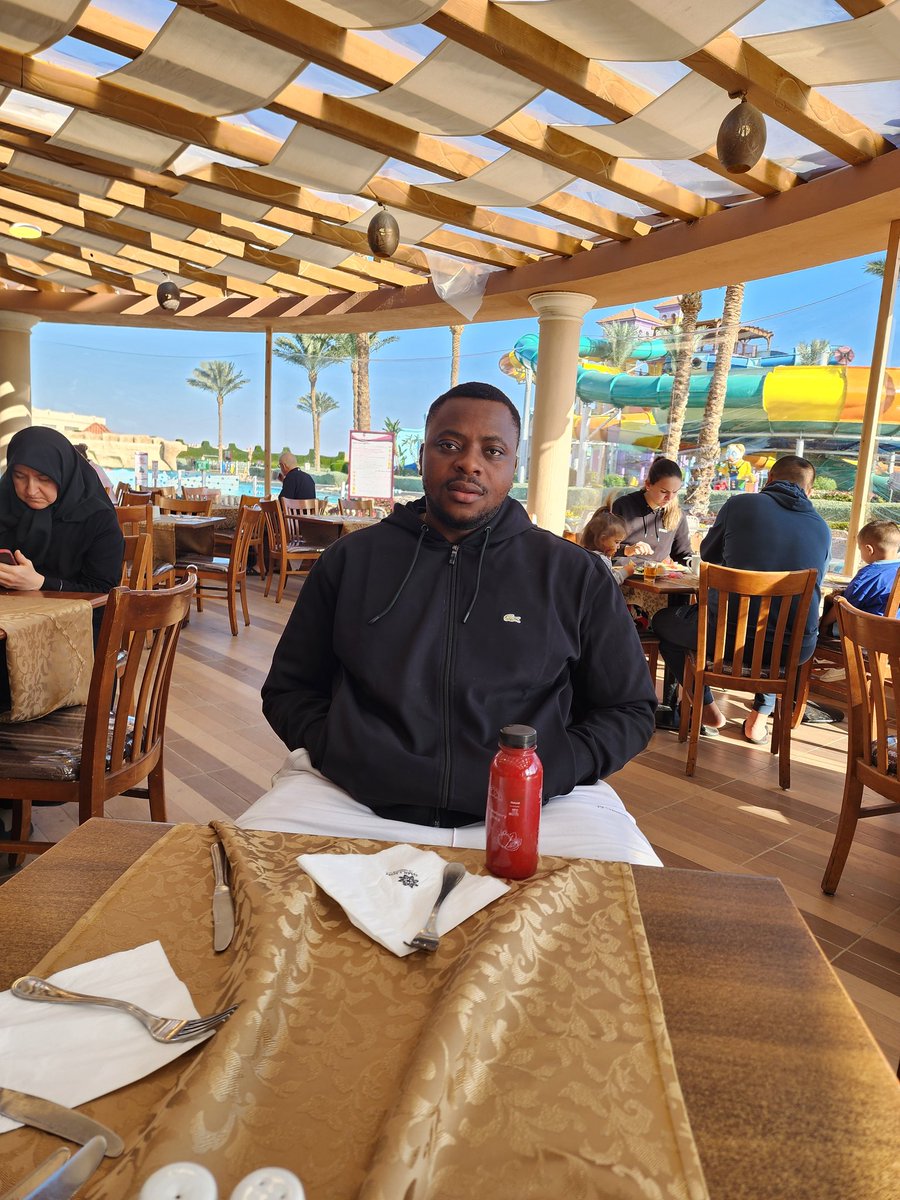 MartinsOsimen_'s tweet image. I studied the world's most successful people and learned that they all have these 10 habits in them.

Here are 10 ways to become successful in life.

1)  Always seek knowledge. 

Don't believe you know it all and don't think you don't need help again. 

Always seek knowledge and…