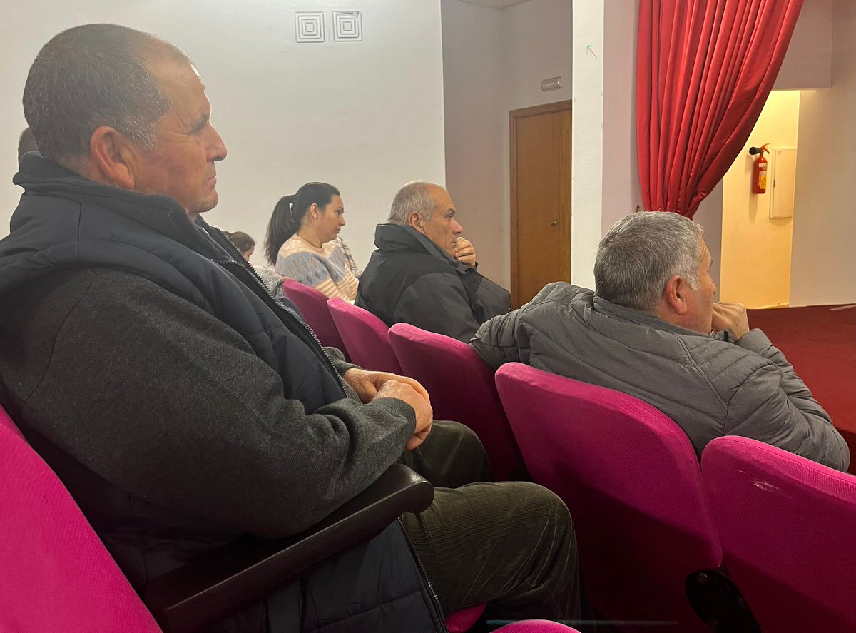 jvergelesb's tweet photo. Intensa jornada visitando a compañeros y compañeras de la comarca de #LaSiberia. 

Es tiempo de escucha que se convertirán en compromisos que aparecerán recogidos en este proyecto colectivo que tiene mucho de las aportaciones que nos estáis haciendo en las Casas del Pueblo. https://t.co/Ahwf8DWZA4