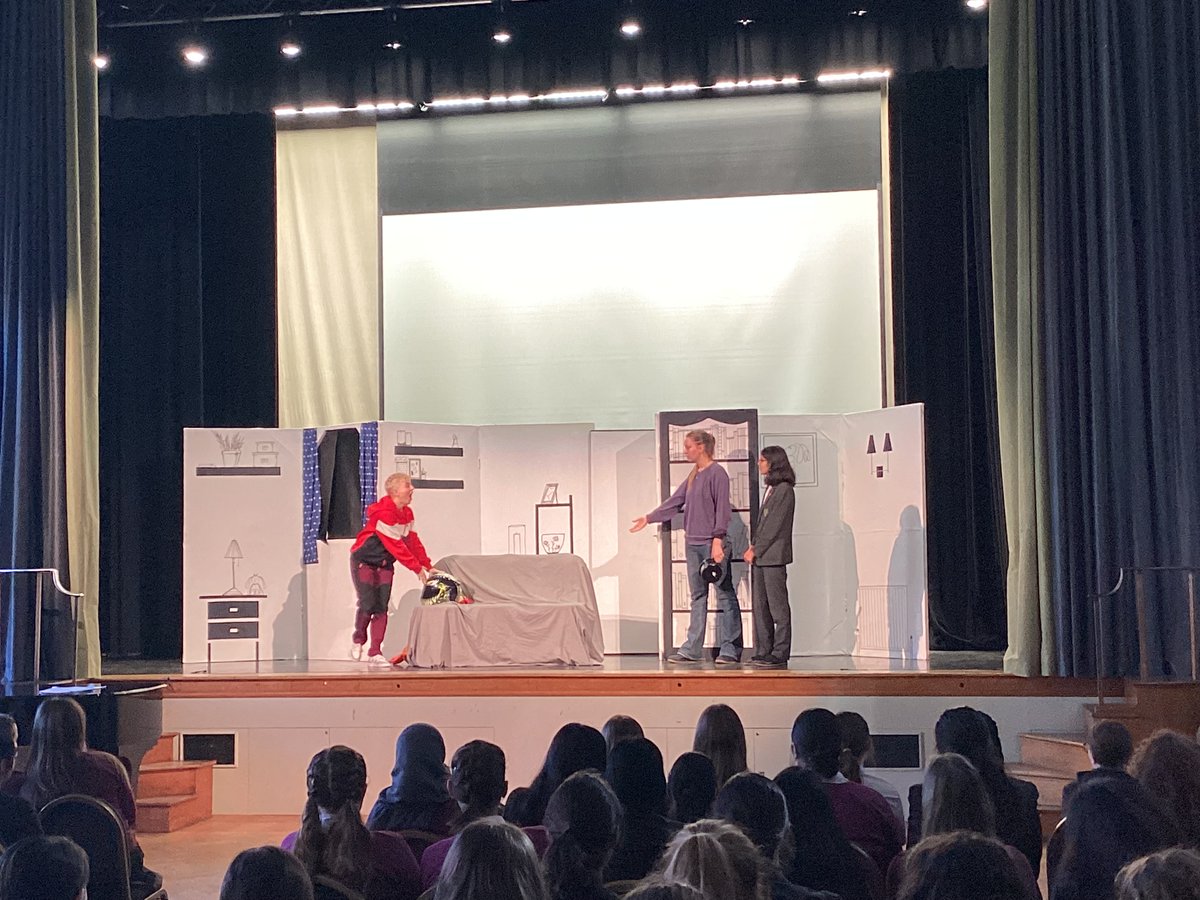 BGS_MFL's tweet photo. #BGSGerman Students relished the experience of the German play @onattiProdsLtd ’Der Babysitter’, enjoying its relatable storyline and audience participation elements #BGSYear8 #BGSYear9 #BGSYear10 #BGSYear11 https://t.co/QPsTpwU5re
