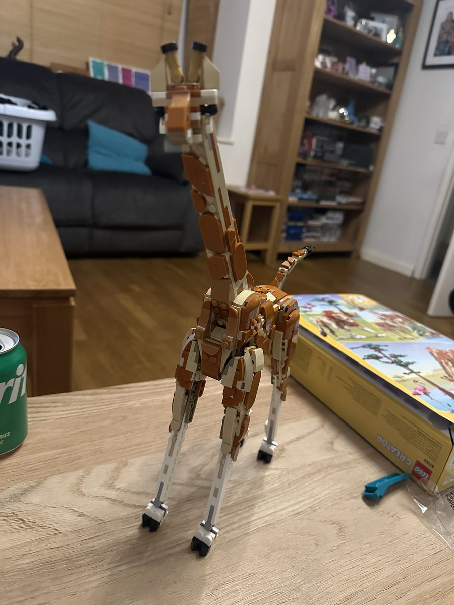 Absolutely loved building this @LEGO_Group #legogiraffe thanks so much @Sarahhelenc2003 very generous of you - so pleased with him!