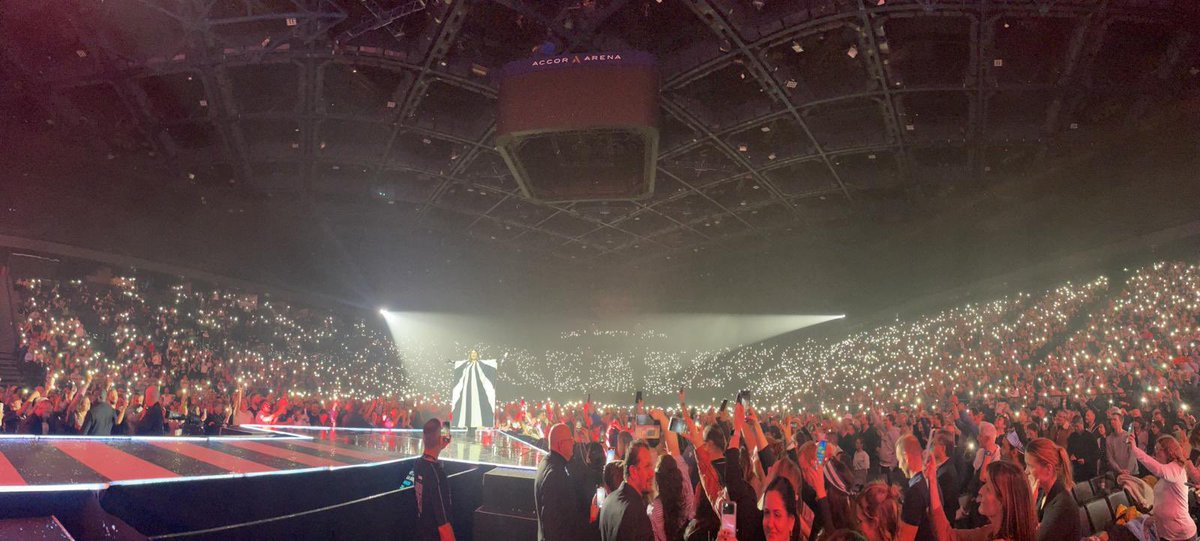 Laura Pausini tweet media