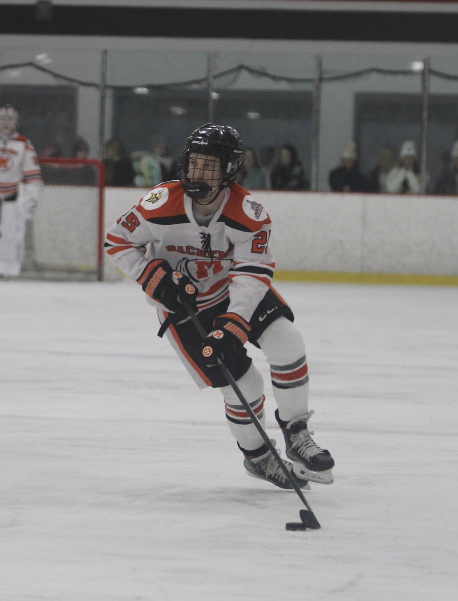 💯 Point Milestone During Saturday’s game versus Cohasset/Hull Junior #25 Sam Steinman tallied his 100th point of his career. @MiddleboroAD @BrocktonSports @BostonHeraldHS @sports_ledger @CarverCrusaders @MassNZ @MassHSHockey