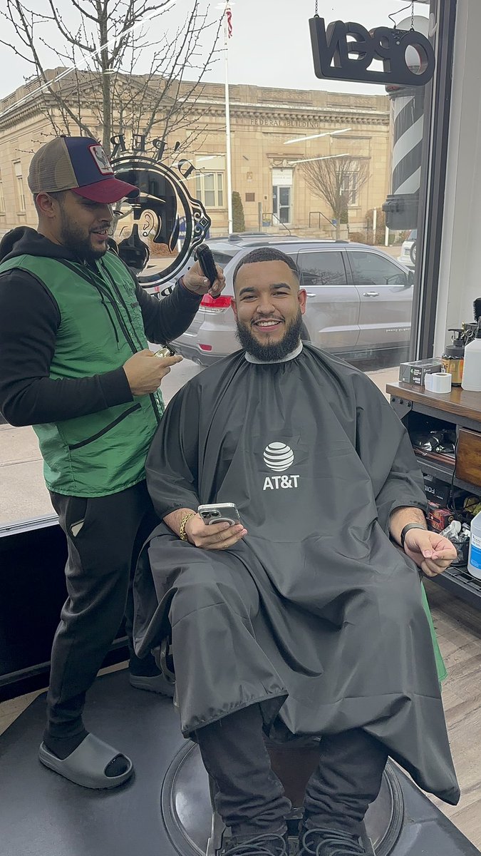 algenis_401's tweet photo. Biz for Biz! 

Out W/ @HectorDLC83 dropping off knowledge about the new added country on our AT&amp;T list, also dropping off AIA flyers 🛜

#NoLimitHazzy is on a MISSION‼️#ATTLIFE

@ricrubio74 @KDeSantiago5 @team_oselett https://t.co/4T26cTSyfT