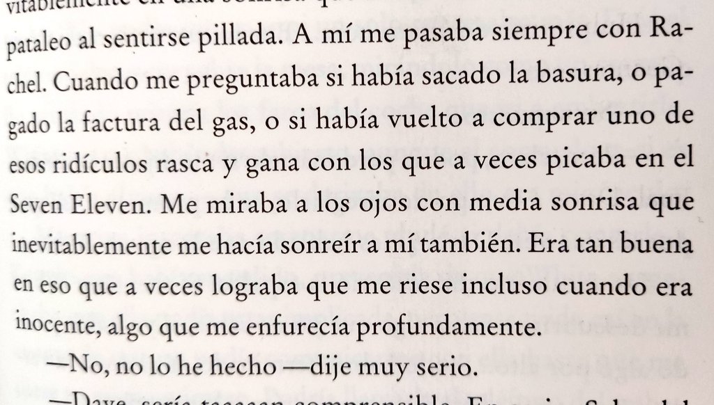 Sali52197860's tweet photo. @JuanGomezJurado no he podido evitar sonreír al leer estás líneas de tu libro El Paciente. Tal cual me ocurre a mí, siendo inocente consigue que parezca culpable hasta de lo más tonto, y mira que intento no reírme. https://t.co/0RJ1plR9uH