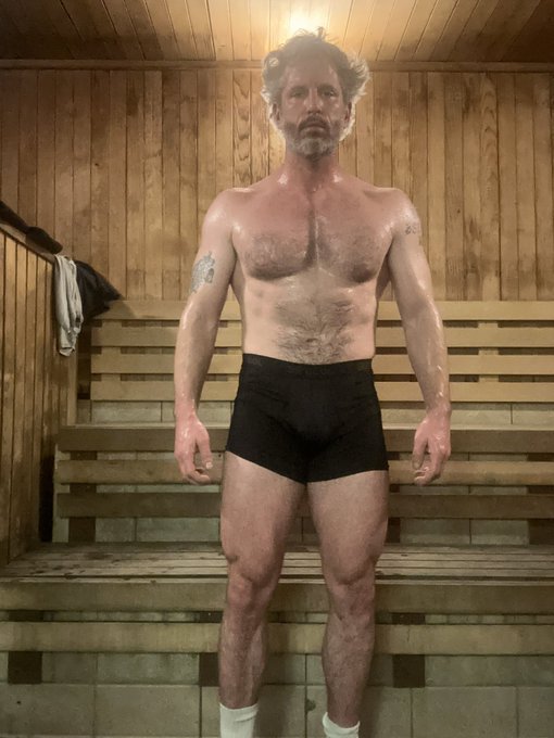 Sweating out the Super Bowl food. https://t.co/Rq7bJ6lqyu