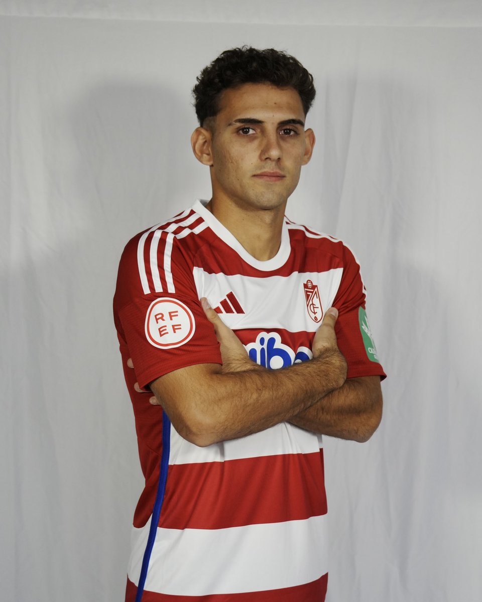 Preparado y con muchas ganas! 👊🏼

Vamos por un gran año juntos, <a href="/GranadaCF/">Granada CF ❤️⚪️</a> 🔴⚪️

<a href="/CanteraNazari/">Granada CF Cantera</a> #𝙀𝙩𝙚𝙧𝙣𝙖𝙇𝙪𝙘𝙝𝙖 🇦🇹