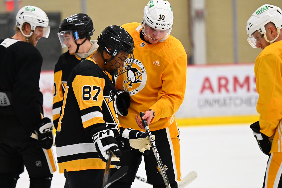 pensfoundation's tweet photo. Welcome to the @penguins!

Jayden and Kent’s wish came true, as they officially signed their contracts becoming *Penguins for a Day*!

@MakeAWishPAWV | #ThePowerOfHockey https://t.co/x1BzQkkcYU