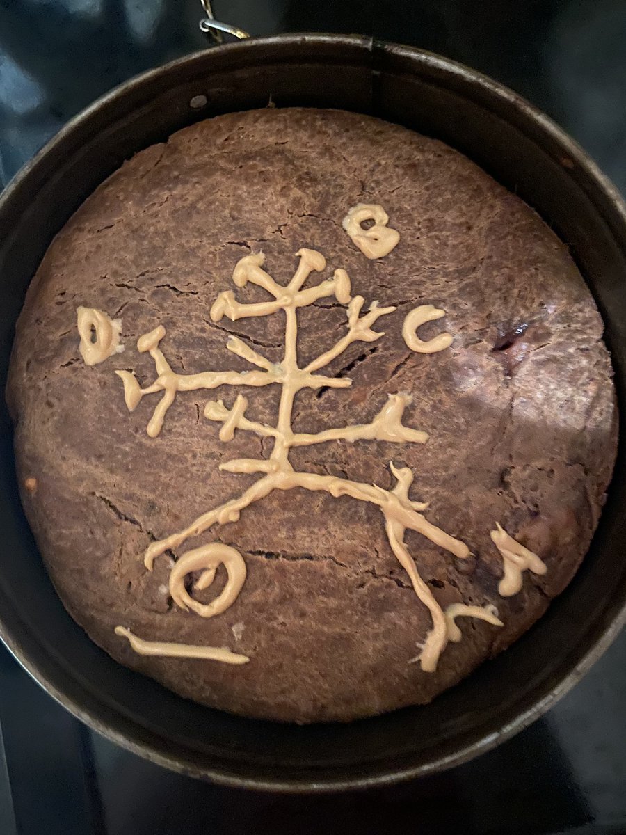 padillaccc's tweet image. My attempt at making something that looks like a happy birthday cake for the one and only #Darwin 😬🎉 #DarwinDay