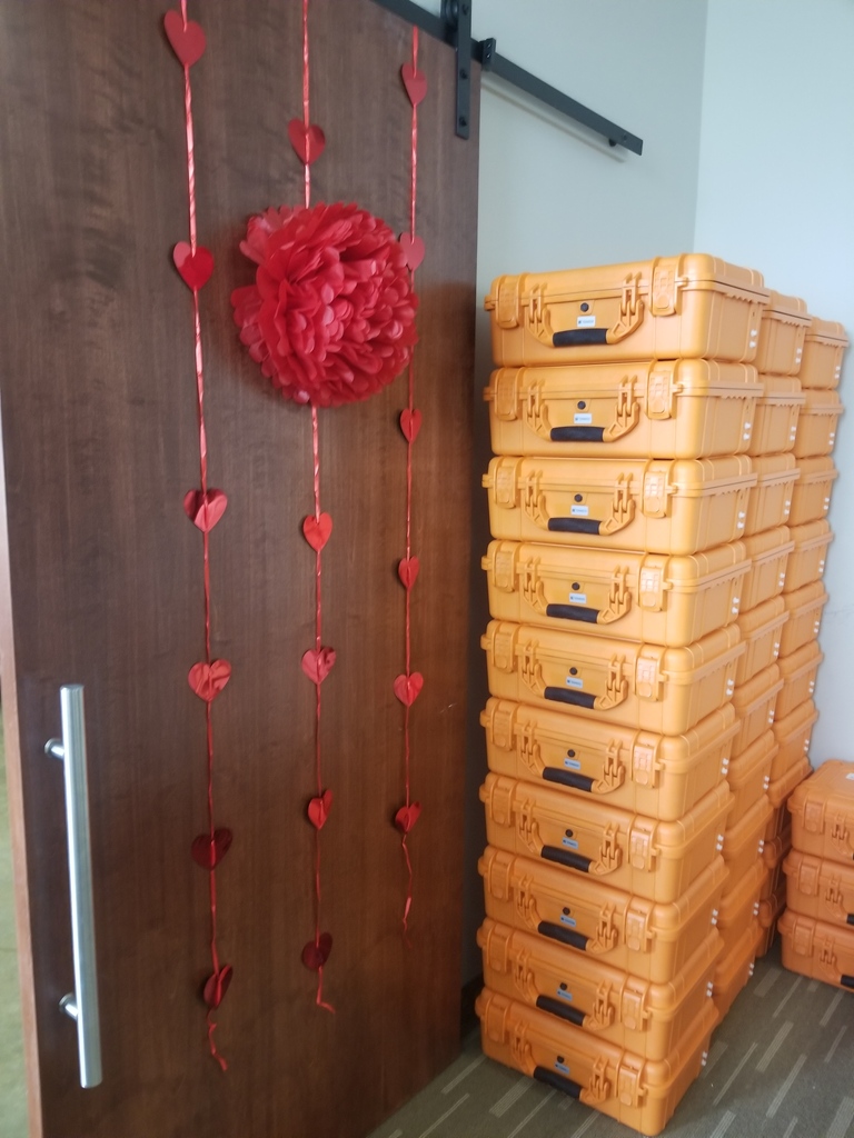 clip_gas's tweet photo. 💘 Love is in the air this Valentine's day! Our GCT team celebrated with headbands, charcuterie boards, bingo, and fun prizes! 🎉 We also got to celebrate with Hash, our favorite pup! #SafetyFirst #BingoDay #ValentinesFun https://t.co/xrFqyE1iMc