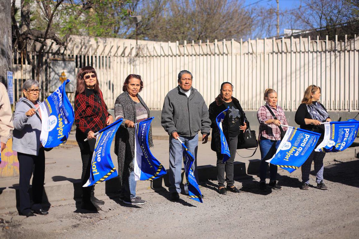 GobSanNicolas's tweet photo. #InformaSN🎙️| Rehabilitación de pavimento
Comenzamos los trabajos de rehabilitación de pavimento en República Mexicana. Seguimos trabajando para que cuentes con mejores vialidades, más eficientes, seguras y modernas ✅
¡Trabajamos para que vivas mejor! https://t.co/oEO14CRkOs