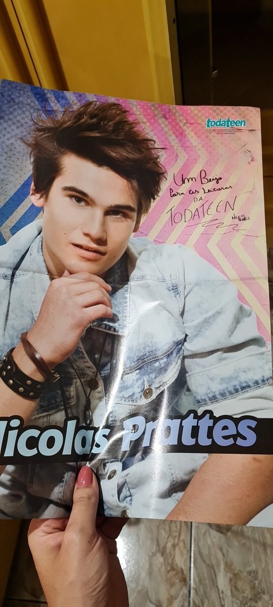 RudeGirlsz's tweet photo. Achei um poster guardado aqui em casa do @nicolasprattes assinado kkkkkkkkkk
Meados de 2013/14 https://t.co/p93GLps8aa