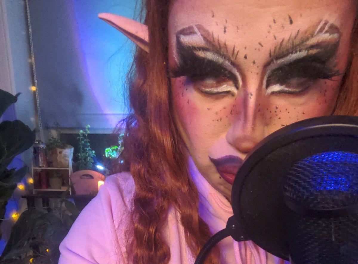 We're LIVE! 
Playing #EldenRing

Come say hi, ask me questions and hang out with me while I lose repeatedly 😍😍