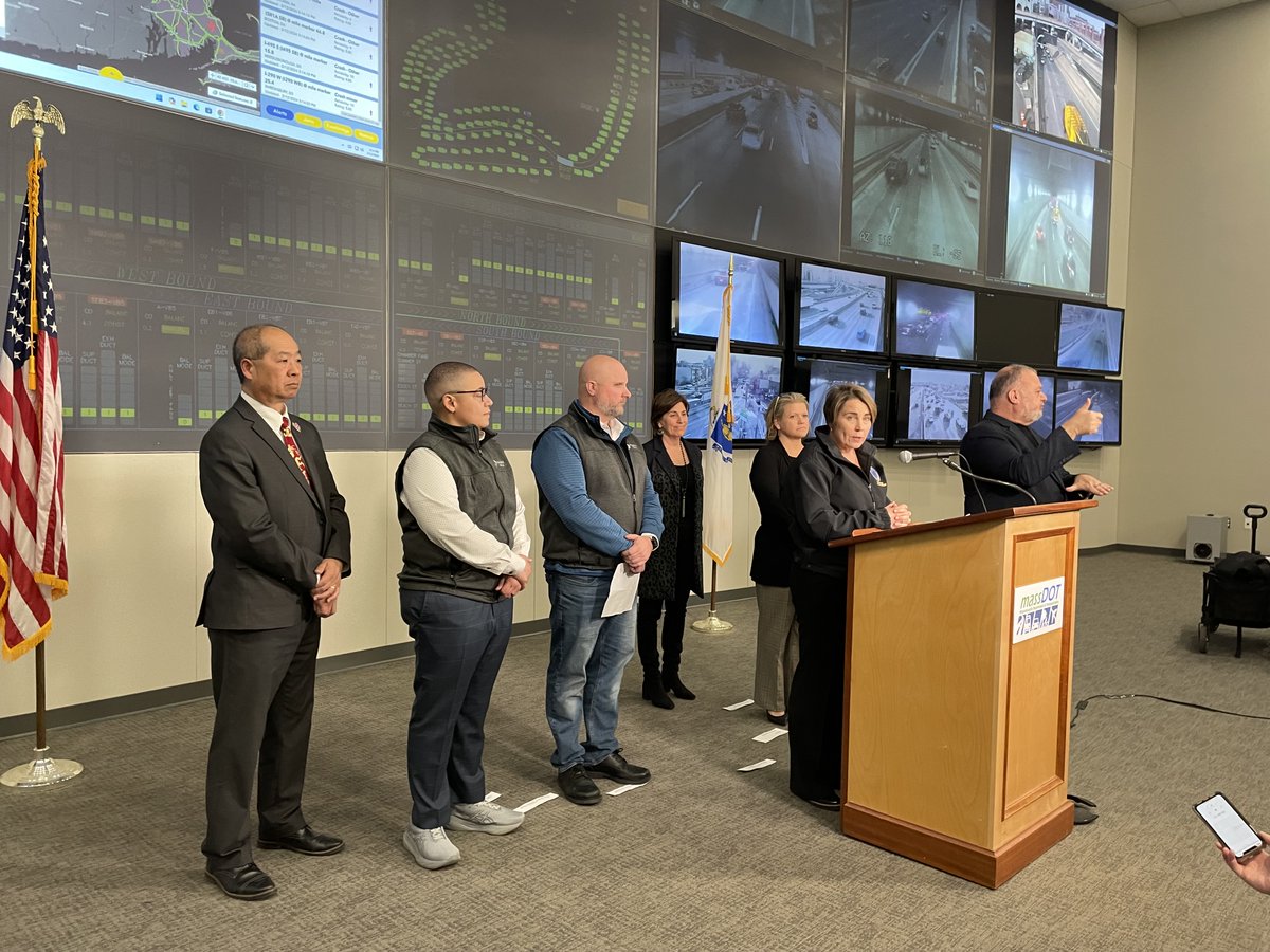 MassDOT's tweet image. Winter storm expected tomorrow. Plan ahead and limit travel due to hazardous road conditions. 
If you are traveling:
⚠️Use caution on the roadways
⚠️Travel at reduced speeds
⚠️Don’t crowd snow and ice equipment
ℹ️ Check Mass511.com for real time travel info. #MAsnow