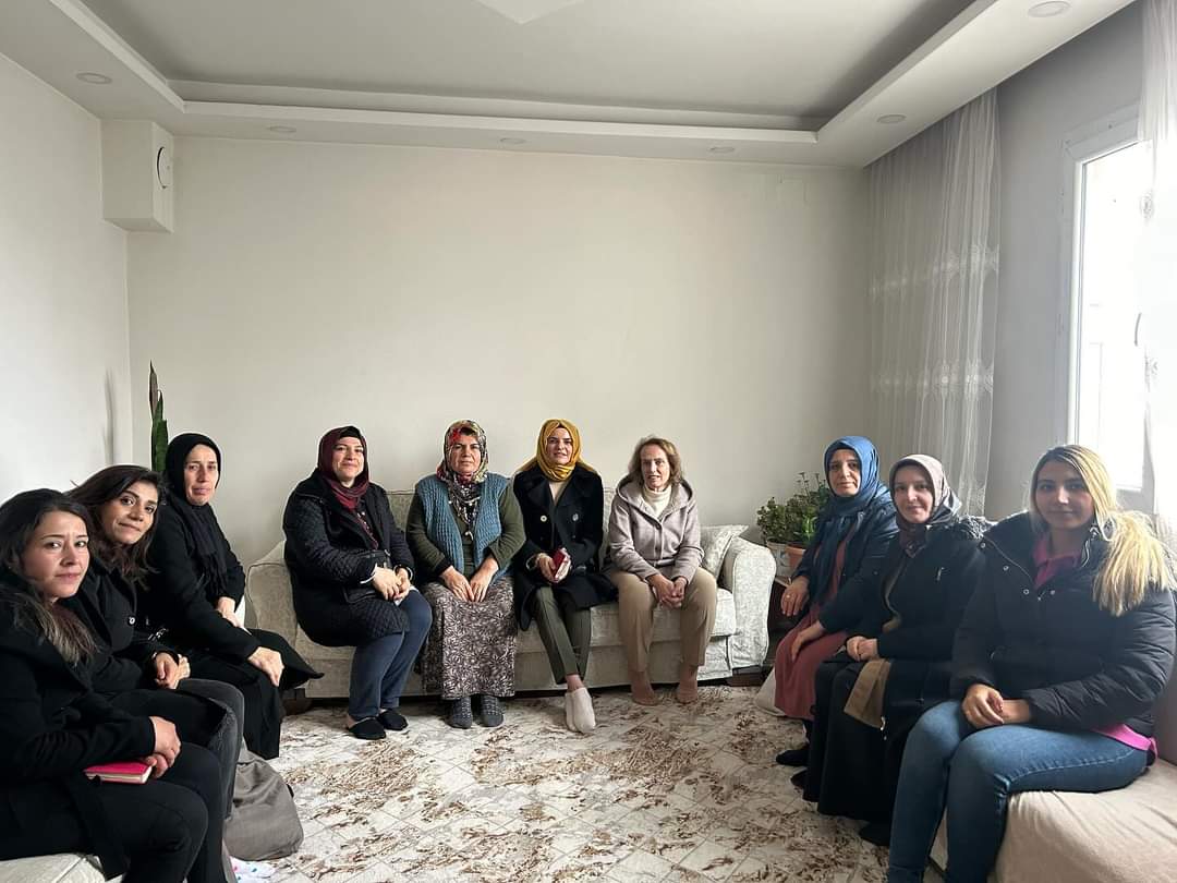 AkKiliss's tweet photo. Samimiyet İle Çaldığımız Her Kapı, Uzattığımız Her El Hemşehrilerimizin Gönlünde Hoş Bir Sada Bırakabilmek İçin, Sıcak Çayları, Samimi Sohbetleri İçin Hemşerilerimize Teşekkür Ediyoruz. 💡

Gönül Bağımız Hep Sağlam Hamdolsun.💚

#HazırızKararlıyız
#GerçekBelediyecilik https://t.co/G4L4YZoSO3