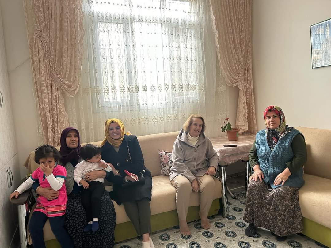 AkKiliss's tweet photo. Samimiyet İle Çaldığımız Her Kapı, Uzattığımız Her El Hemşehrilerimizin Gönlünde Hoş Bir Sada Bırakabilmek İçin, Sıcak Çayları, Samimi Sohbetleri İçin Hemşerilerimize Teşekkür Ediyoruz. 💡

Gönül Bağımız Hep Sağlam Hamdolsun.💚

#HazırızKararlıyız
#GerçekBelediyecilik https://t.co/G4L4YZoSO3